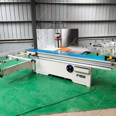 Scie à table coulissante de précision de type F45N horizontale pour la fabrication de cartons d'épingles