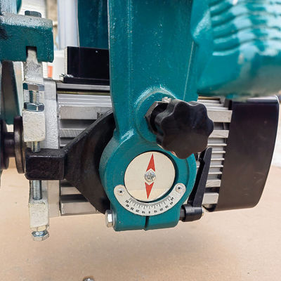 2860 tours/min Vitesse du fuseau 355 mm Scie circulaire radiale en bois pour le travail du bois polyvalent
