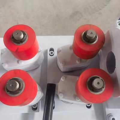 4000 r/min Vitesse de la broche Manche de la pelle Petite machine à barres rondes avec alimentation automatique