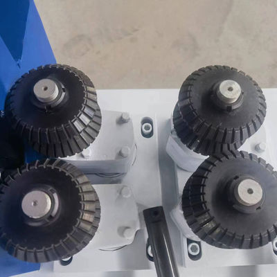 4000 r/min Vitesse de la broche Manche de la pelle Petite machine à barres rondes avec alimentation automatique
