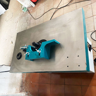Machine de fraisage à table verticale pour le travail du bois avec une épaisseur de travail maximale de 120 mm