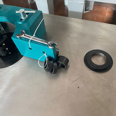 Machine de fraisage à table verticale pour le travail du bois avec une épaisseur de travail maximale de 120 mm