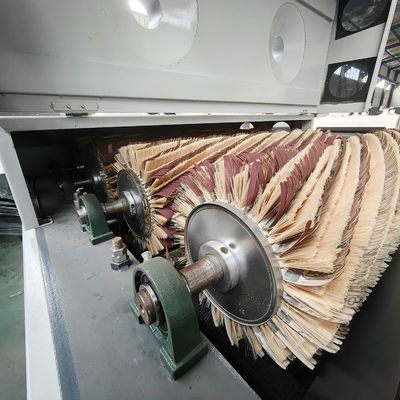 Machine de polissage de meubles à quatre rouleaux de 1600 kg et facile à utiliser