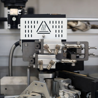 Machine à bandes de serrage de bord à forme d'extrémité souple personnalisée avec tension 380V