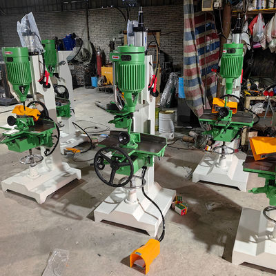 Forage vertical, mortier perforant, tenseur, mortier pour la fabrication de panneaux en bois