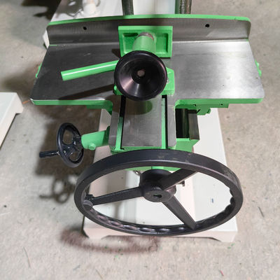 Forage vertical, mortier perforant, tenseur, mortier pour la fabrication de panneaux en bois