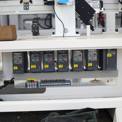 5KW Semi-J fraisage brut machine automatique de bande de bord pour la production de porte d'armoire