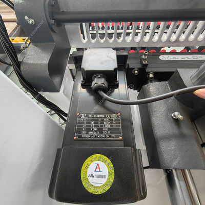 Révolutionnez votre travail du bois avec une machine de forage à trois têtes avancée