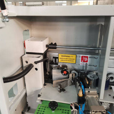 Magasins de matériaux de construction Travail du bois Compact Edge Bander avec 5 fonctions en 5,92 kW de puissance