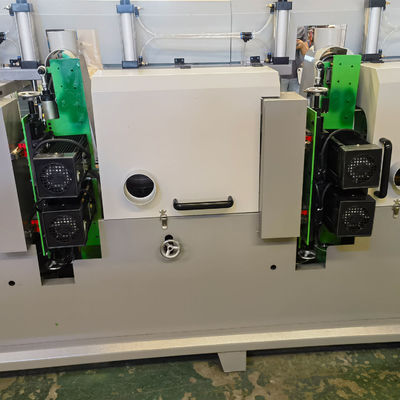 380V coupeuse à fraisage de travail du bois Machine de ponçage à quatre côtés pour l'élimination des taches de planche de bois