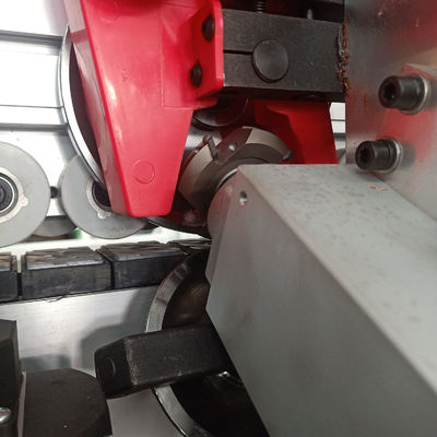 60 mm Min Largeur de pièce de travail Machine de bande de bord de travail du bois pour la production de contreplaqué