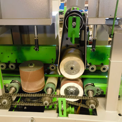 Machine de ponçage à quatre côtés PMS8130 pour le travail du bois avec polissage par pinceau et moteurs de 4 kW*4