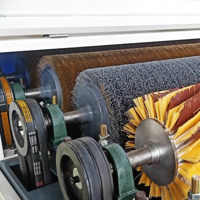 Machine à dessiner des fils de travail du bois entièrement automatique pour le polissage de tôles d'aluminium