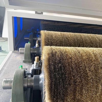 Machine de polissage à brosses de fil entièrement automatique pour la ligne de fabrication de métaux et de contreplaqué
