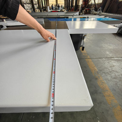 MJ3200 Machine à scie électronique à table coulissante de 5,5 kW de puissance et de 780 kg de poids