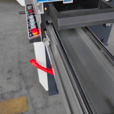Semi-automatique 3200mm panneau a vu MJ6132 Table coulissante précision machine de coupe de bois