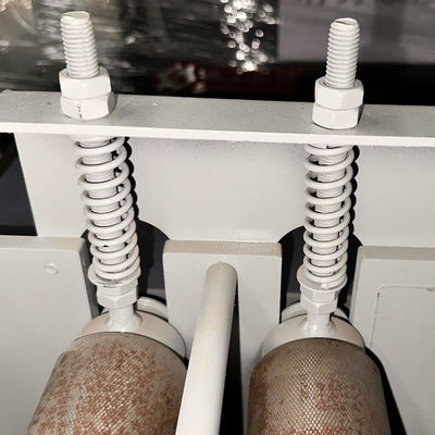 Machine à découper des tranches de bois avec largeur de coupe réglable et lame de scie à multiples déchirures