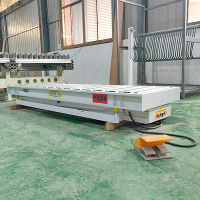 Table à rouleaux électriques à ciseaux de 1500 kg pour le chargement de panneaux sur un équipement de scie à panneaux CNC
