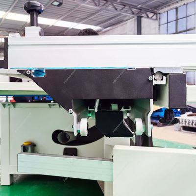 3200*425mm Table coulissante longueur * largeur F45N Travail du bois CNC Scie de précision 45 degrés