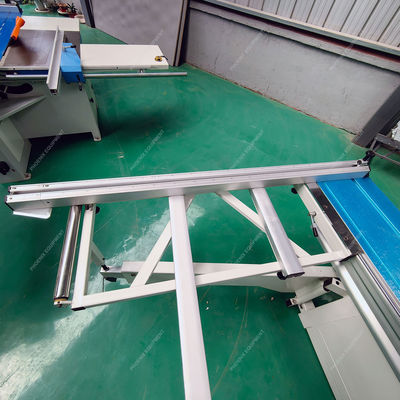 3200*425mm Table coulissante longueur * largeur F45N Travail du bois CNC Scie de précision 45 degrés