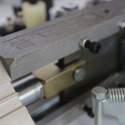 Machine automatique de bandes de bord courbe en MDF en bois 700 kg Machine de bandes de bord facile à utiliser