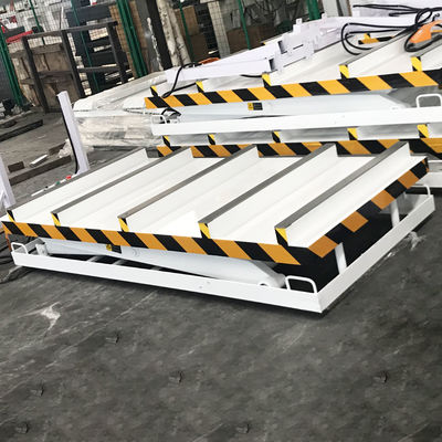 Tableau de levage à ciseaux hydrauliques lourds pour le traitement et le chargement de meubles en panneaux