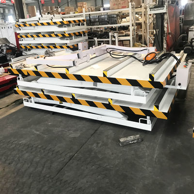Tableau de levage à ciseaux hydrauliques lourds pour le traitement et le chargement de meubles en panneaux