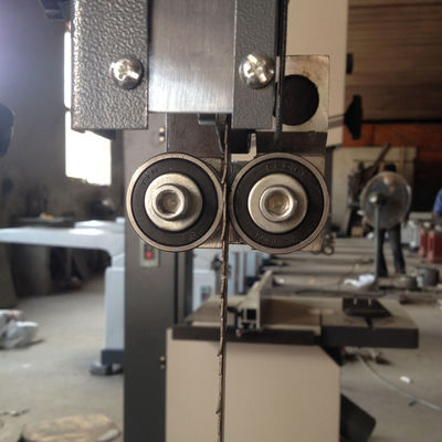 990*760*1800mm Machine à scier à bande verticale pour le travail du bois pour les ateliers de réparation de machines MJ345E