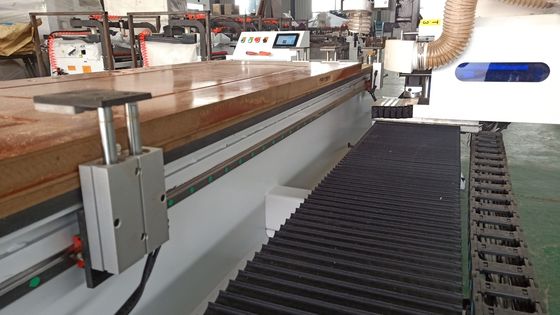 Machine de perçage à charnière à fermeture de porte CNC avancée avec servo-moteur x3 de 750 W