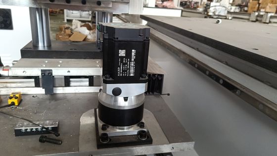 Machine de perçage à charnière à fermeture de porte CNC avancée avec servo-moteur x3 de 750 W