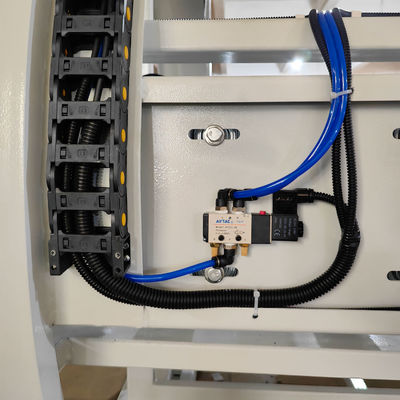 Machine de transformation en contreplaqué entièrement automatique pour la ligne de production de meubles à panneaux automatisés