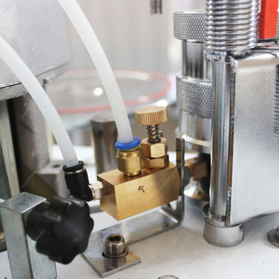 Machine à bander automatiquement les bords de courbe pour les meubles à bras pliants multifonctionnels
