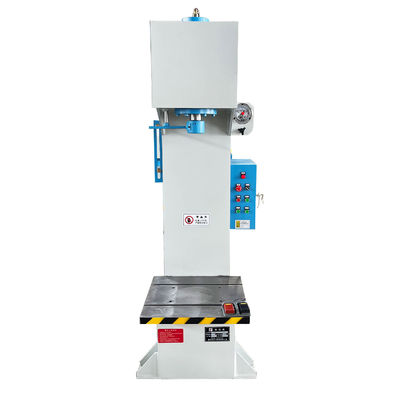 Petite machine à brocher avec une pression hydraulique maximale de 25 MPa et une profondeur de gorge de 200 mm