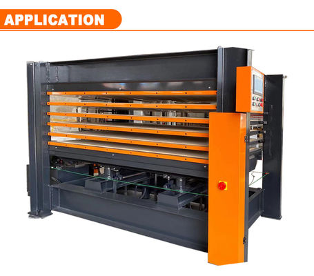 Machine de pressage à chaud en bois laminé de porte moulée en bois avec une productivité élevée et bonne