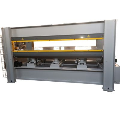 Machine de pressage à chaud pour porte en bois de différentes tailles