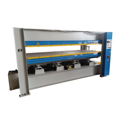 Machine de pressage à chaud pour porte en bois de différentes tailles
