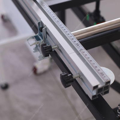 Scie à mitre coulissante automatique de précision pour panneaux de contreplaqué dans les usines de fabrication