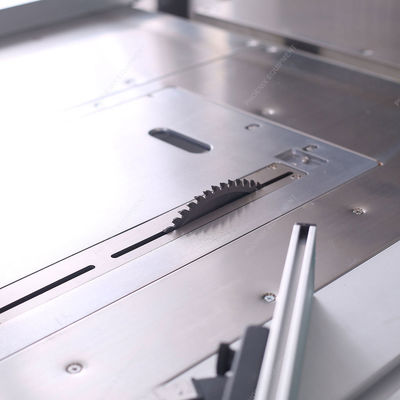 Scie à mitre coulissante automatique de précision pour panneaux de contreplaqué dans les usines de fabrication