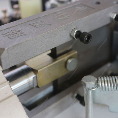Facile à utiliser W-1 Machine de courbe automatique de travail du bois à petite bordure pour la maison