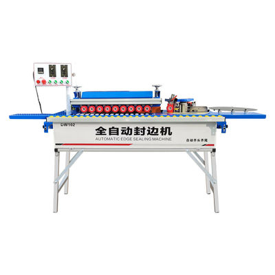 Machine à bandes sur mesure pour les bords de meubles, de petite taille et à découpage automatique par DW102