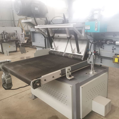 21Machine à scier à bande horizontale pour couper du bois dans les meubles