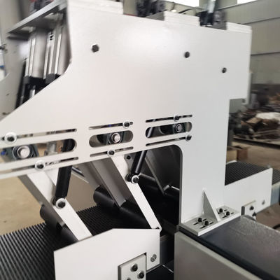 21Machine à scier à bande horizontale pour couper du bois dans les meubles