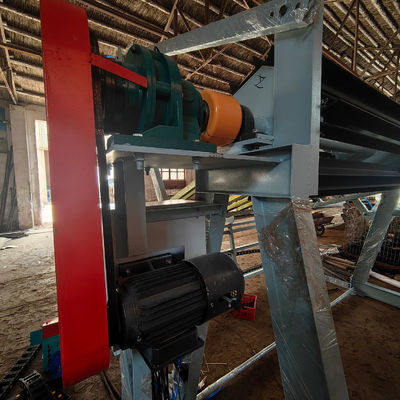 La machine hydraulique de chargement des pinces à bois est la solution idéale pour l'épissage des planches en bois