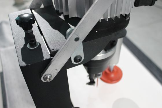 Machine de forage à charnière portable pour forer à une profondeur de 0 à 40 mm dans un atelier de menuiserie