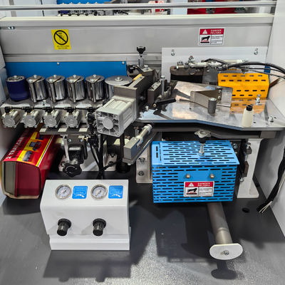 8 Fonctions Machine de bande automatique de bord pour une épaisseur de bord de 0,4-3 mm et une pression de 0,6 MPa