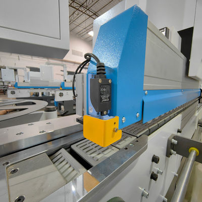 8 Fonctions Machine de bande automatique de bord pour une épaisseur de bord de 0,4-3 mm et une pression de 0,6 MPa