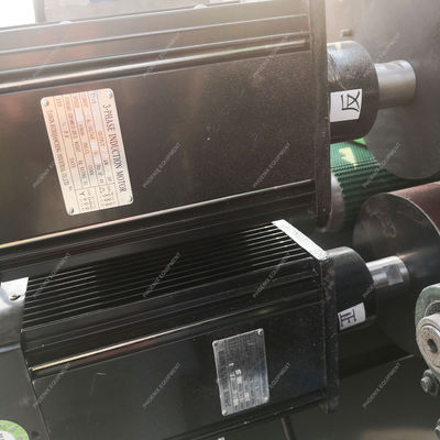 Machine de ponçage à bande de bois avec quatre rouleaux et fonctionnalité de ponçage à quatre côtés
