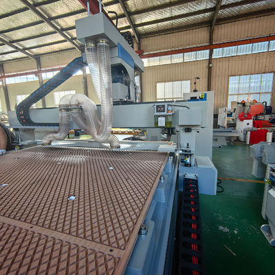 Vitesse maximale de déplacement 80000 mm/min PK2040 ATC 1325 2040 Machine de sculpture CNC pour le travail du bois