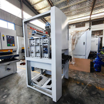 650x1920 mm Machine à poncer le bois industriel à bande abrasive pour l'étalonnage et le polissage
