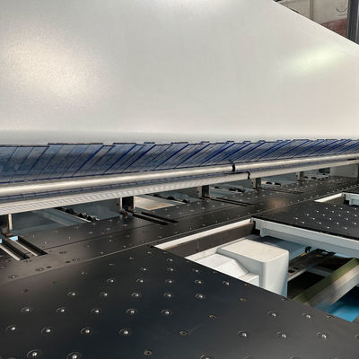 Machine à découper le bois CNC à tension personnalisée avec une précision industrielle et un poids de 4500 kg